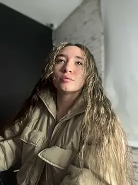 Sophie LS online show from March 9, 2025, 4:38 am