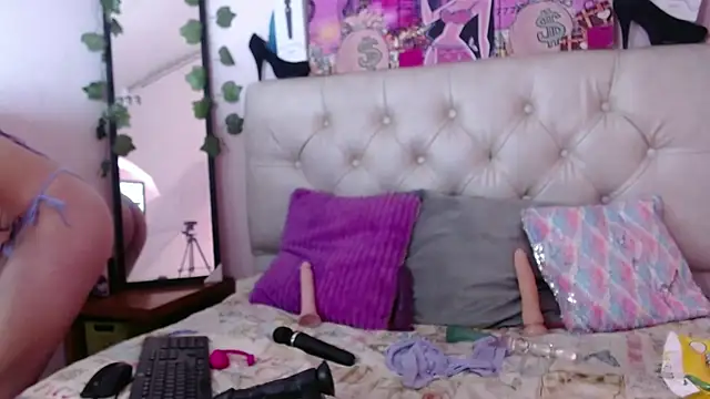 sarawiliamx online show from February 28, 2025, 5:04 am