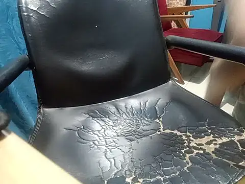 SALLY OMAR  online show from April 21, 2026, 10:45 pm