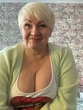 Laura Millf online show from February 5, 2025, 9:46 am