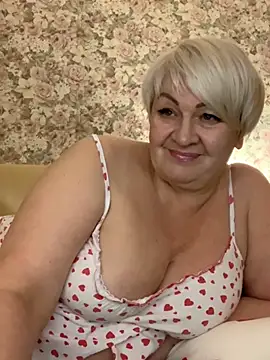 Laura Millf online show from March 3, 2025, 5:07 pm