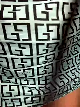 Laura Millf online show from November 10, 2025, 12:37 pm