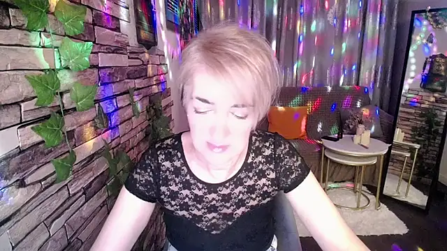 Hot Girl87 online show from December 8, 2024, 7:11 pm