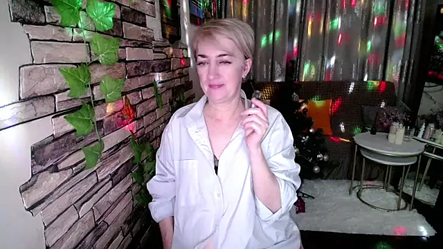 Hot Girl87 online show from December 15, 2024, 10:26 pm