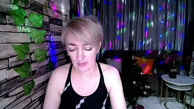 Hot Girl87 online show from December 16, 2024, 5:22 pm