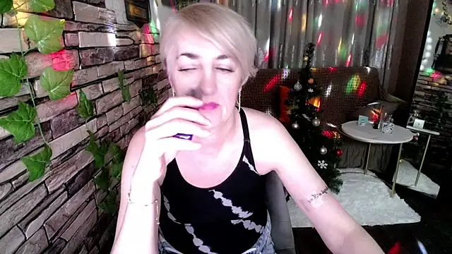 Hot Girl87 online show from December 26, 2024, 10:52 pm