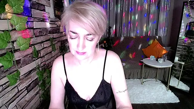 Hot Girl87 online show from December 30, 2024, 8:04 pm