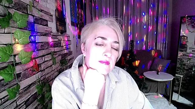 Hot Girl87 online show from January 3, 2025, 3:33 pm