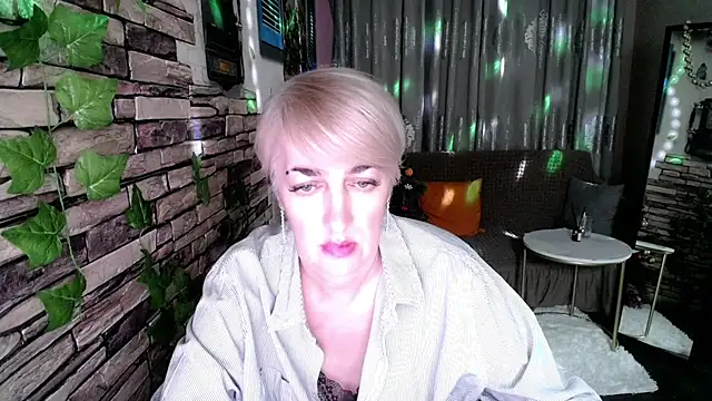 Hot Girl87 online show from January 5, 2025, 8:21 pm