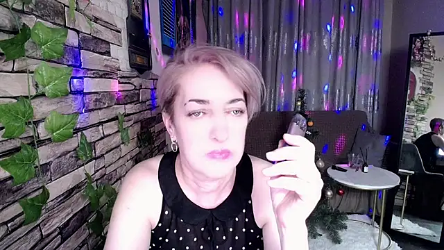 Hot Girl87 online show from January 9, 2025, 7:40 pm