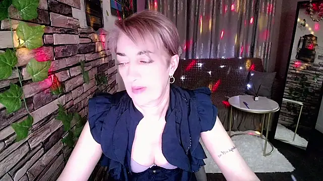 Hot Girl87 online show from January 14, 2025, 10:44 pm