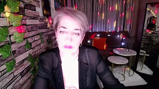 Hot Girl87 online show from January 15, 2025, 4:43 pm