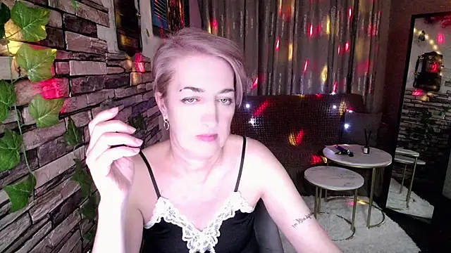 Hot Girl87 online show from January 15, 2025, 7:55 pm