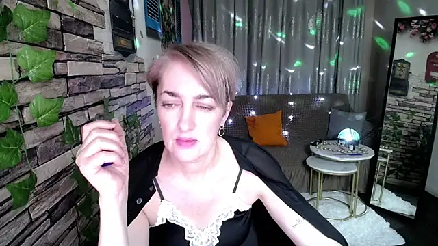 Hot Girl87 online show from January 19, 2025, 6:21 pm