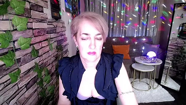 Hot Girl87 online show from January 21, 2025, 7:17 pm