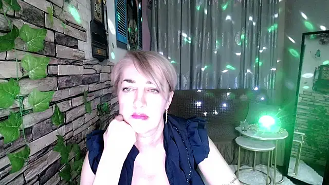 Hot Girl87 online show from January 27, 2025, 9:22 pm