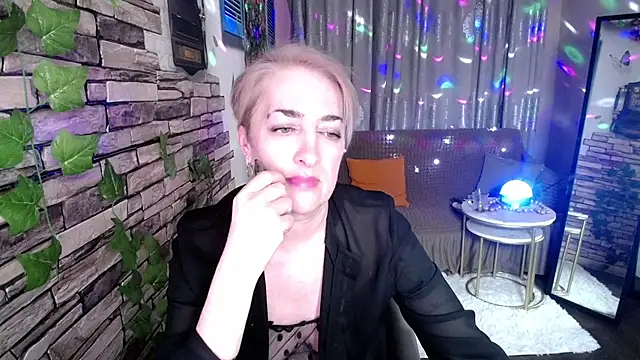 Hot Girl87 online show from January 29, 2025, 7:43 pm
