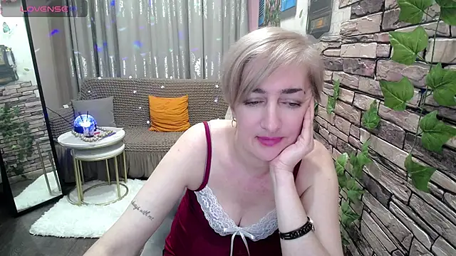 Hot Girl87 online show from February 3, 2025, 5:56 pm