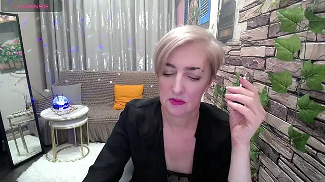 Hot Girl87 online show from February 5, 2025, 2:26 pm