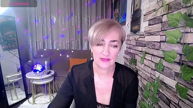 Hot Girl87 online show from February 5, 2025, 5:31 pm