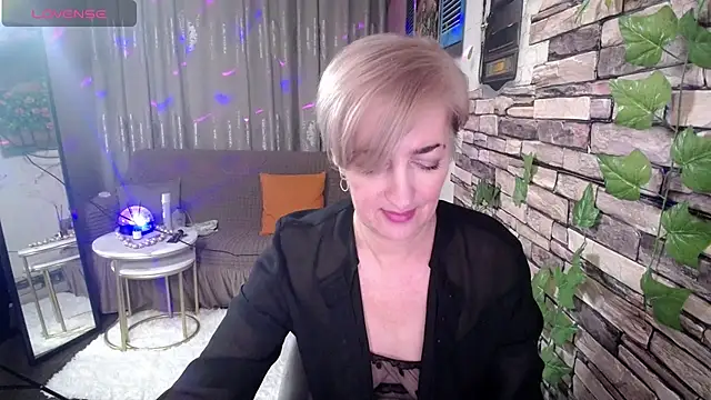 Hot Girl87 online show from February 5, 2025, 8:35 pm