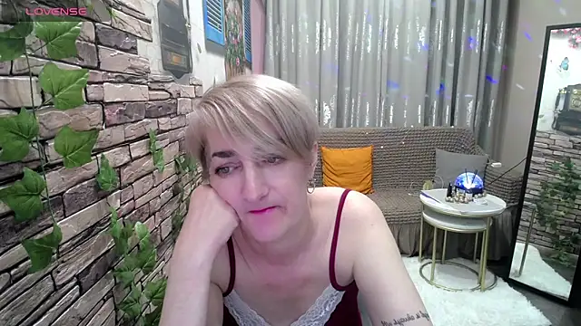 Hot Girl87 online show from February 8, 2025, 9:04 pm