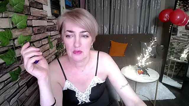 Hot Girl87 online show from February 14, 2025, 7:54 pm