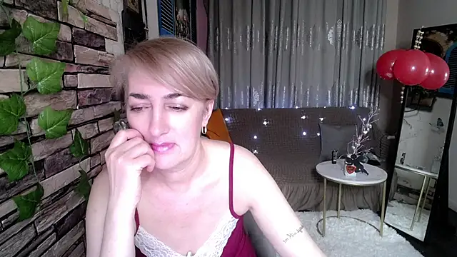 Hot Girl87 online show from February 16, 2025, 1:14 am