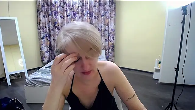 Hot Girl87 online show from March 4, 2025, 10:38 pm