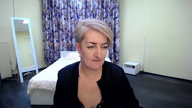 Hot Girl87 online show from March 13, 2025, 5:07 pm
