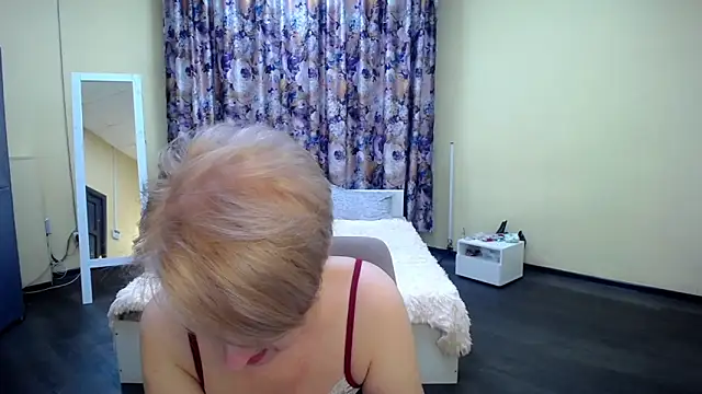 Hot Girl87 online show from March 17, 2025, 9:34 pm