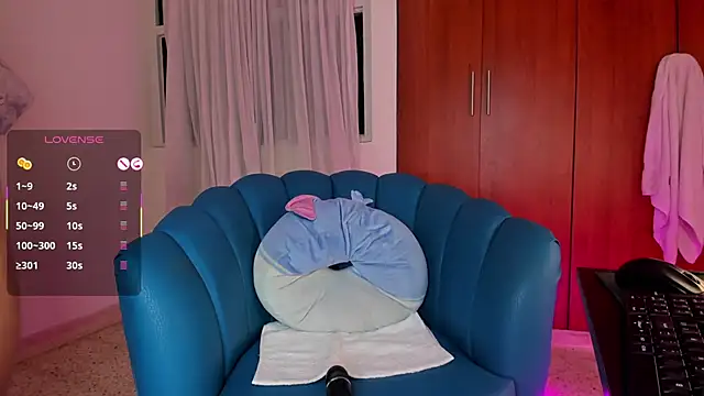 Julie Markk online show from November 13, 2025, 9:14 pm