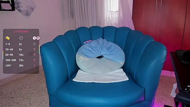 Julie Markk online show from December 19, 2025, 8:38 pm