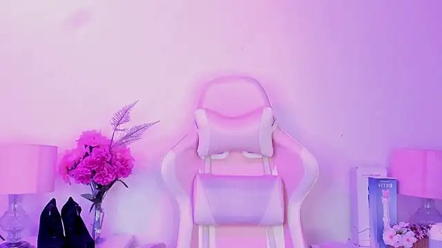 Snapshot of MollyBigBoobs12 chatting on March 11, 2025, 8:09 pm MollyBigBoobs12 online show from March 11, 2025, 8:09 pm