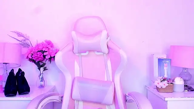 Snapshot of MollyBigBoobs12 chatting on March 12, 2025, 11:33 pm MollyBigBoobs12 online show from March 12, 2025, 11:33 pm