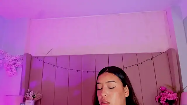 Snapshot of MollyBigBoobs12 chatting on September 20, 2025, 8:32 pm MollyBigBoobs12 online show from September 20, 2025, 8:32 pm