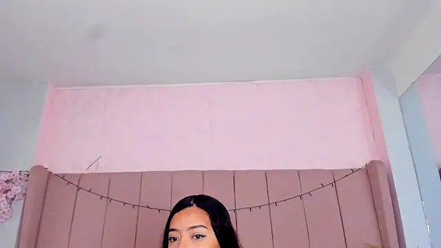 Snapshot of MollyBigBoobs12 chatting on September 22, 2025, 8:22 pm MollyBigBoobs12 online show from September 22, 2025, 8:22 pm