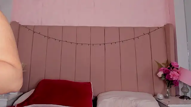 Snapshot of MollyBigBoobs12 chatting on September 29, 2025, 8:24 pm MollyBigBoobs12 online show from September 29, 2025, 8:24 pm