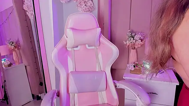 Snapshot of MollyBigBoobs12 chatting on October 8, 2025, 10:29 pm MollyBigBoobs12 online show from October 8, 2025, 10:29 pm