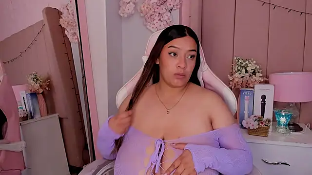 Snapshot of MollyBigBoobs12 chatting on October 10, 2025, 8:41 pm MollyBigBoobs12 online show from October 10, 2025, 8:41 pm