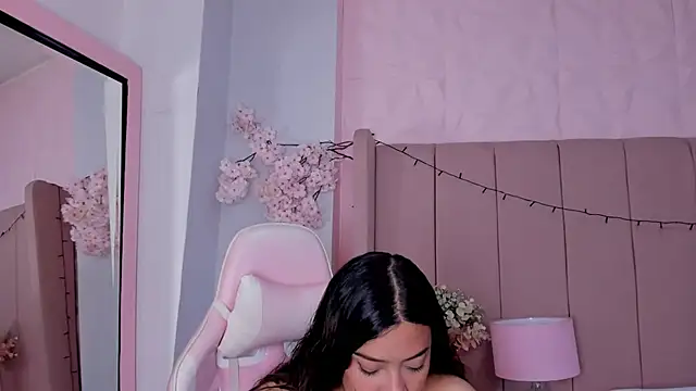 Snapshot of MollyBigBoobs12 chatting on October 13, 2025, 9:04 pm MollyBigBoobs12 online show from October 13, 2025, 9:04 pm