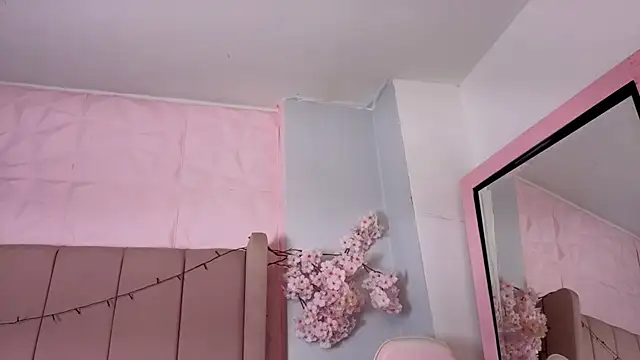 Snapshot of MollyBigBoobs12 chatting on October 17, 2025, 8:55 pm MollyBigBoobs12 online show from October 17, 2025, 8:55 pm