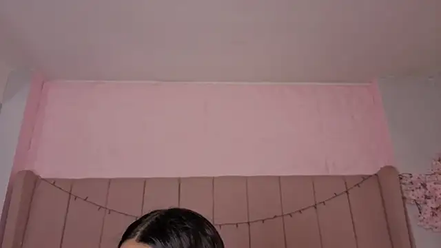 Snapshot of MollyBigBoobs12 chatting on October 21, 2025, 8:31 pm MollyBigBoobs12 online show from October 21, 2025, 8:31 pm