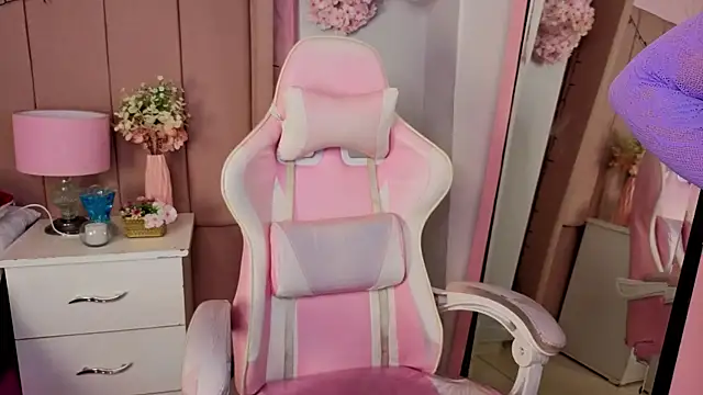 Snapshot of MollyBigBoobs12 chatting on October 24, 2025, 8:38 pm MollyBigBoobs12 online show from October 24, 2025, 8:38 pm