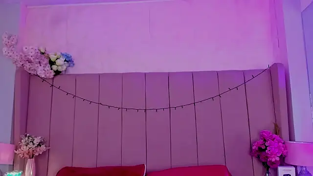 Snapshot of MollyBigBoobs12 chatting on November 5, 2025, 8:42 pm MollyBigBoobs12 online show from November 5, 2025, 8:42 pm