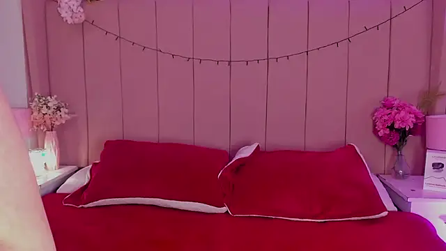 Snapshot of MollyBigBoobs12 chatting on November 6, 2025, 8:21 pm MollyBigBoobs12 online show from November 6, 2025, 8:21 pm