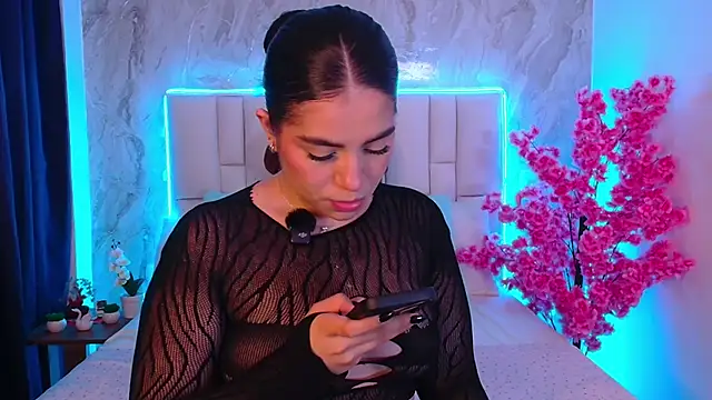 Snapshot of IsabellaAnngel chatting on June 7, 2026, 4:27 am IsabellaAnngel online show from June 7, 2026, 4:27 am