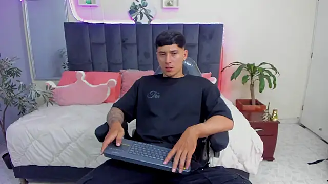 Damian23   online show from January 12, 2025, 3:57 pm