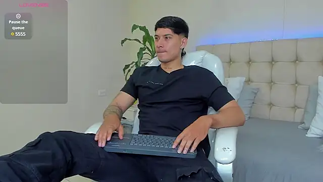 Damian23   online show from February 4, 2025, 12:33 pm