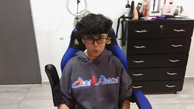 thomascooper7 online show from January 29, 2025, 2:51 am